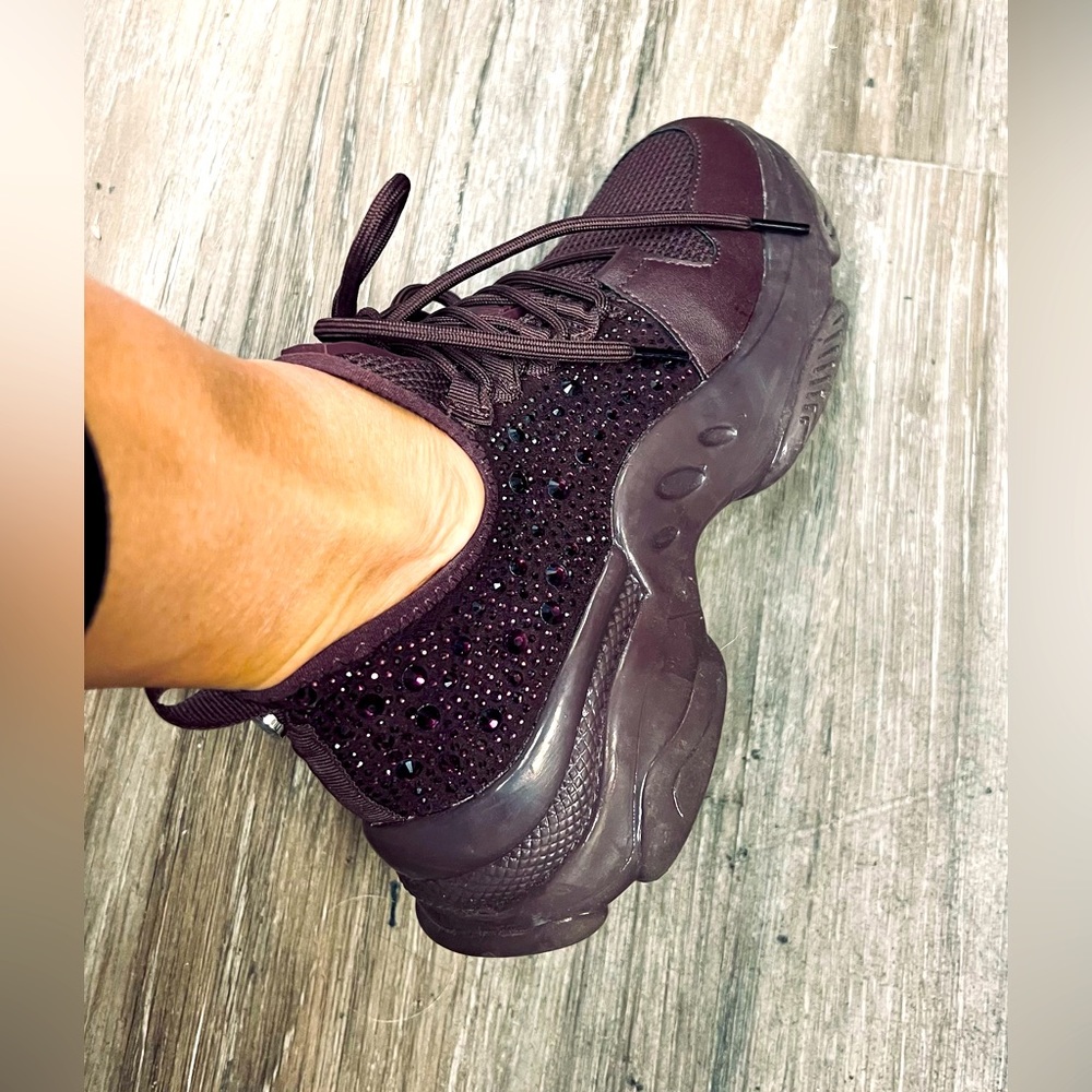 Steve Madden Maxima Sparkly Crystal Run small. 8 1/2 but more like an 7 1/2 -8 .